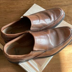 Clarks Men's Slip-On Loafers in Chestnut Brown